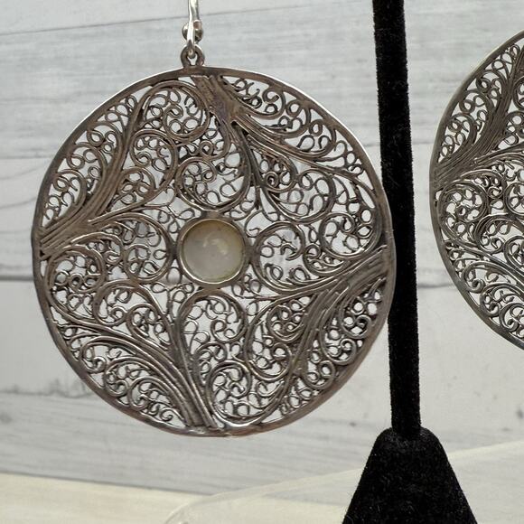 Sterling Silver 925 Filigree Round with Mother of Pearl Accent Earrings 23g - Picture 8 of 9